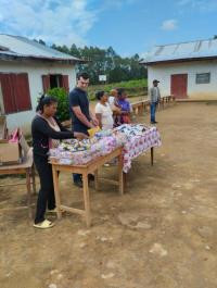 Distribution de kits éducatifs à Marovitsika : un engagement concret pour l’éducation